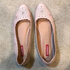 Union Bay Pale Pink Scalloped Cutout Floral Design Flat Shoes-Size 9.5M